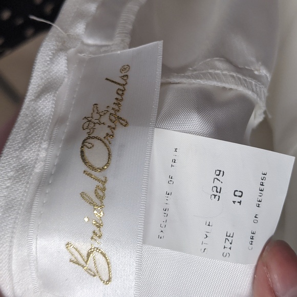 White simple spaghetti strap halter top beaded waist wedding dress size 8 - Picture 5 of 7